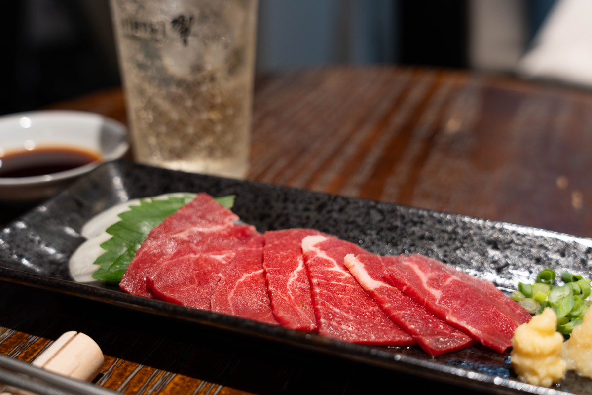 具志冷凍食品の山羊刺し